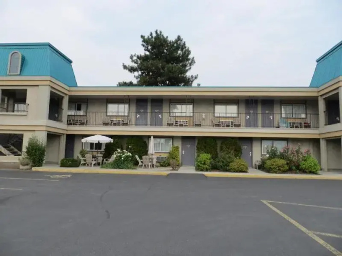 Super 8 Motel - Penticton