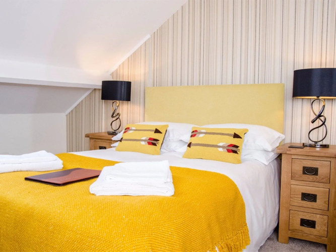 Rosslyn HouseOver view