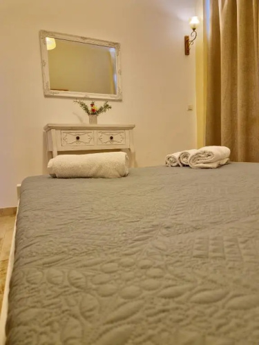 Alexandra Studio 2