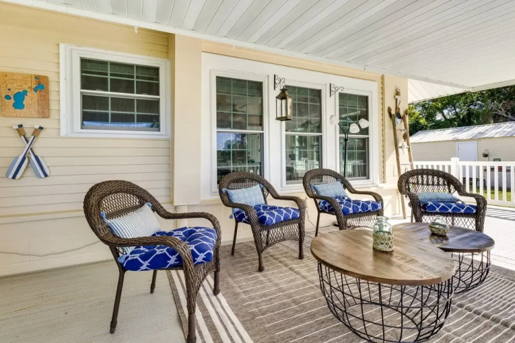 Lakefront Tavares Home w/ Deck, Patio & Dock!
