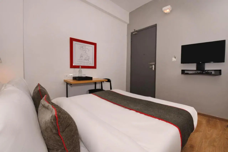 OYO 18258 Flagship Cherry Inn