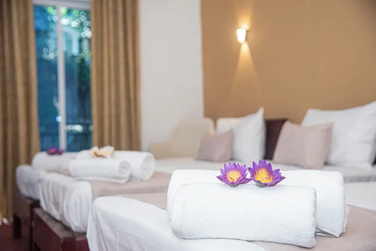 Superior Triple room with balcony and with courtyard view