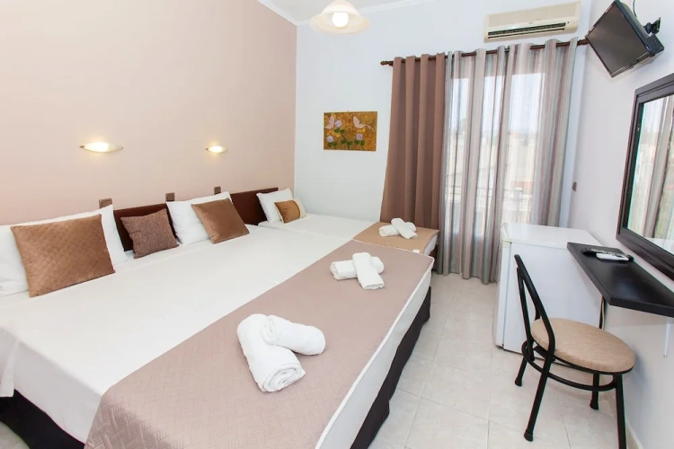 Standard Triple room with balcony