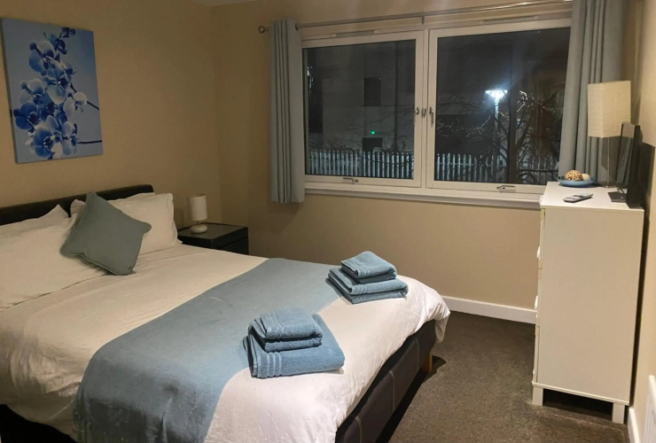 City Centre 2 bedroom apartment, secure parking.
