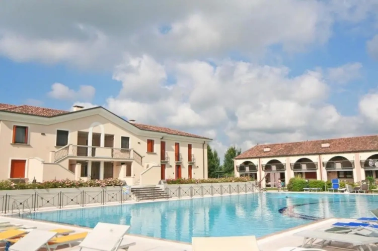 2 Bedrooms Villa