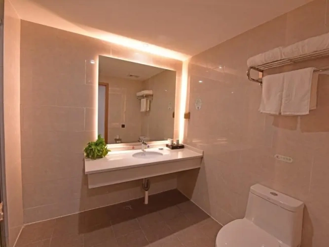 Double Suite with street view