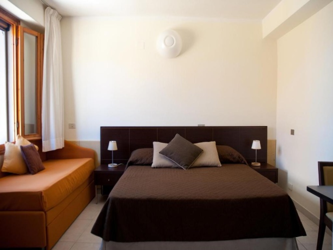 Standard Triple room