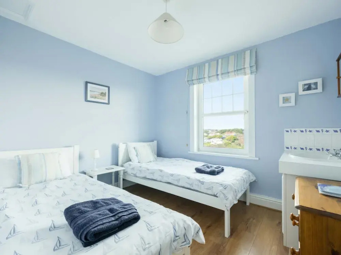 Pinewood Flat 5