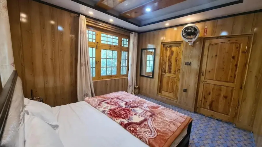 Rus Olive Lodge