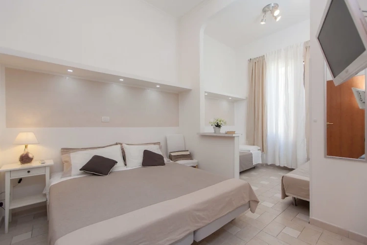1 Bedroom Standard Quadruple Family room with city view