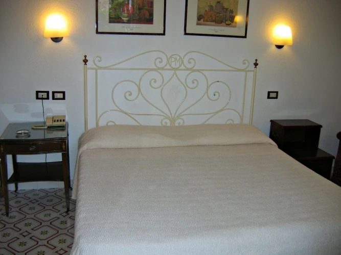 Standard Double Basement room with garden view