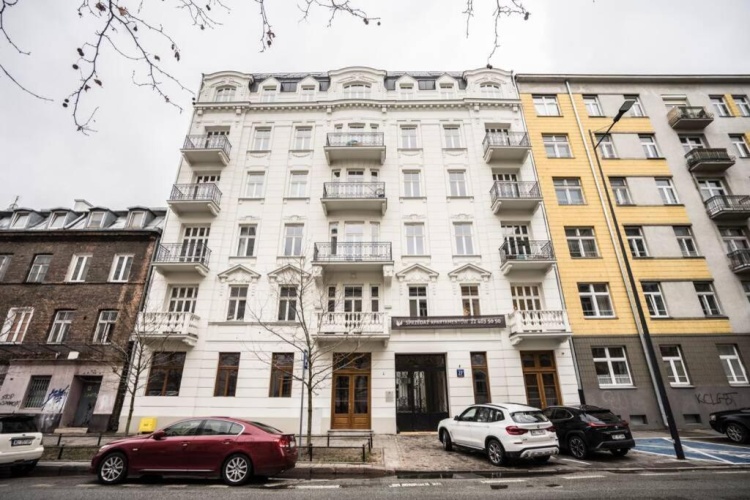 3 Bedrooms Apartment