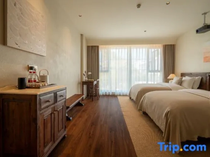 Standard Twin room with courtyard view