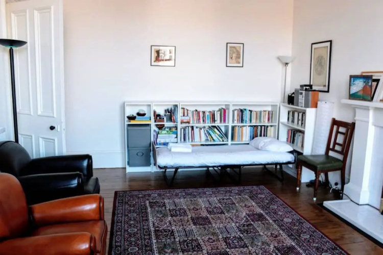 3 Bedroom Flat Overlooking the Meadows Sleeps 5