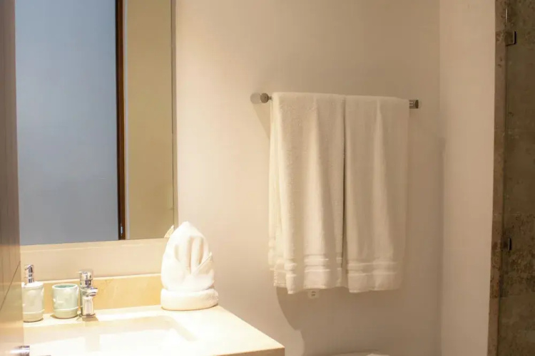 NHOA 111A 2BR Condo Pool access