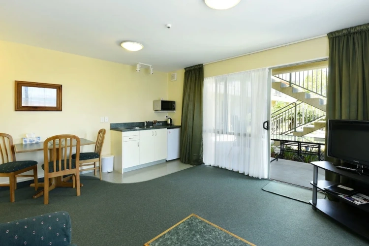 1 Bedroom Standard Suite