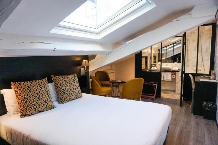 Deluxe Double Attic room