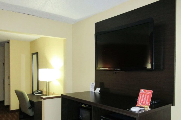 Quality Inn & Suites Benton Harbor - St. Joseph