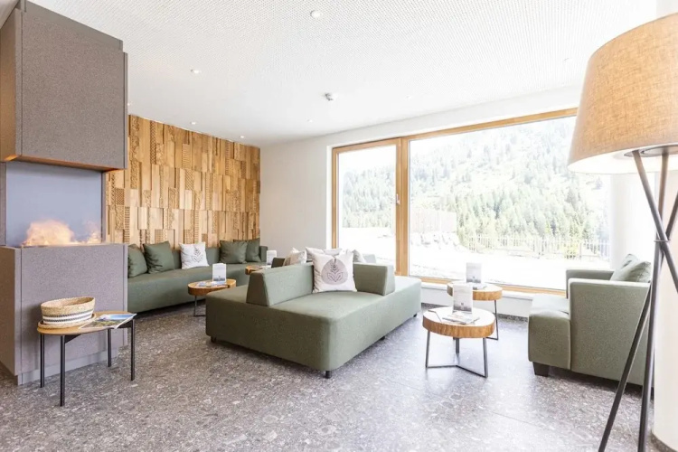 Nice Lodge With Balcony