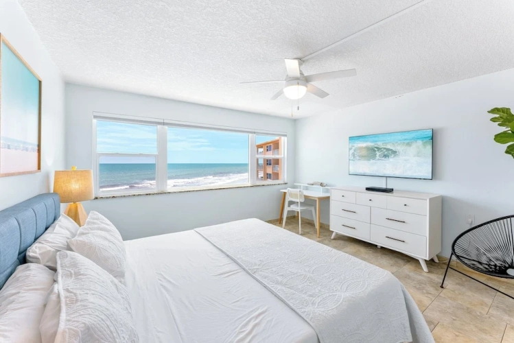 2 Bedrooms Premium Apartment with balcony and oceanfront
