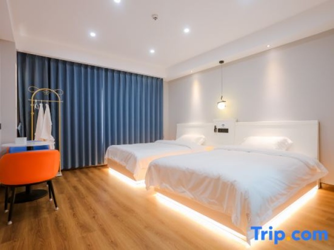 Standard Twin room with garden view
