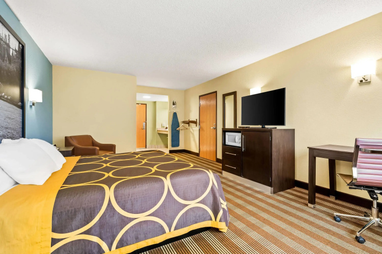 Super 8 by Wyndham Osseo WI