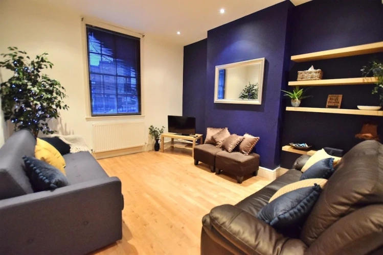 2 Bedrooms Premier Cottage with city view