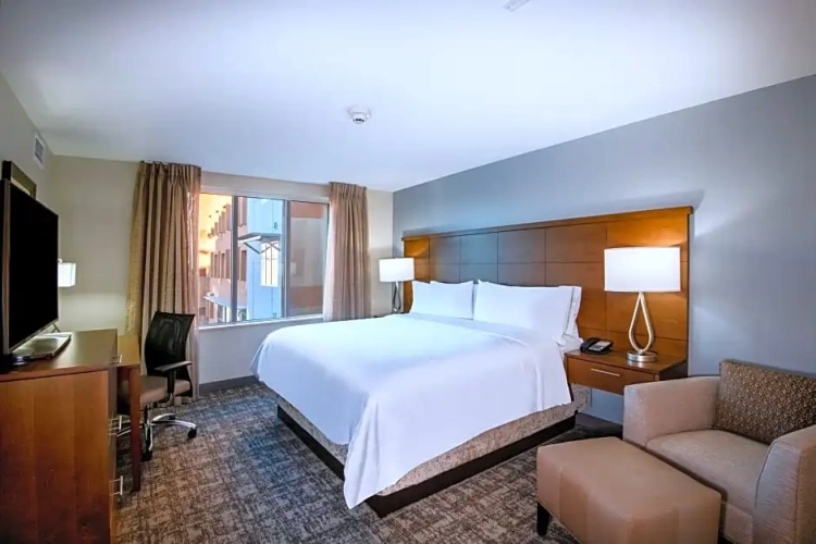 2 Bedrooms Sextuple Suite
