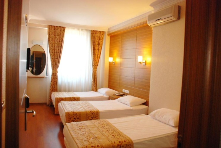 Standard Triple room