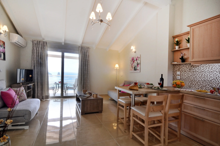 Mazis Apartments