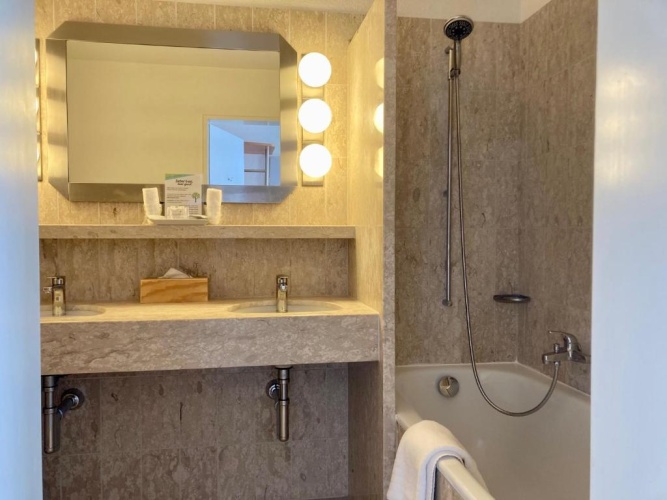 Standard Double room with lake view