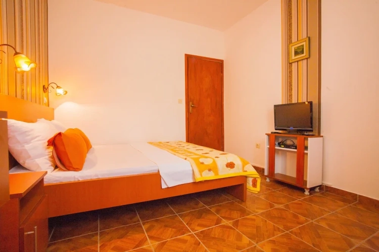 2 Bedrooms Apartment with balcony and with mountain view