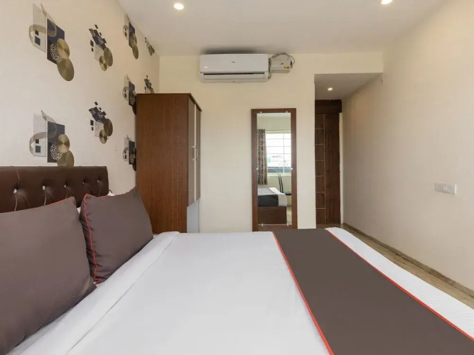 OYO Townhouse 327 C21 Mall