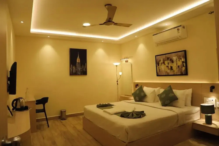 Hotel Green Parrot