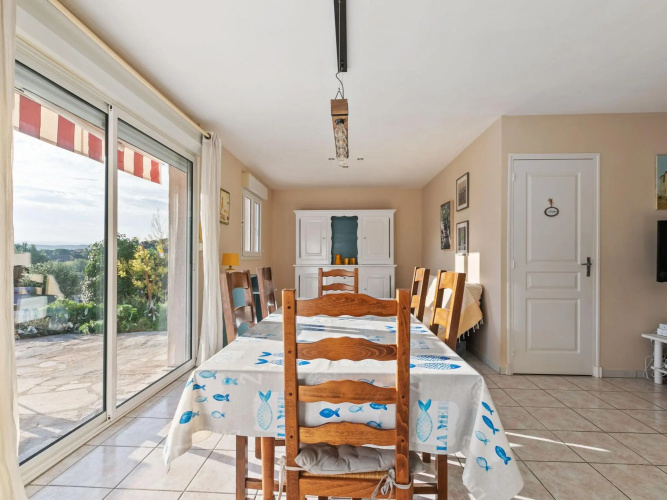 Modern Villa in Roquebrun with Private Pool