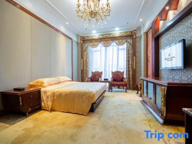 Deluxe Twin Family Suite