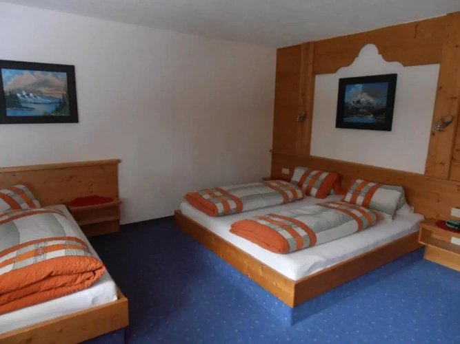 3 Bedrooms Apartment