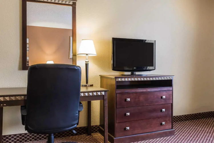 Quality Inn & Suites Bloomington