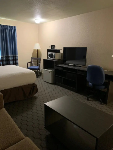 Super 8 Swan River MB