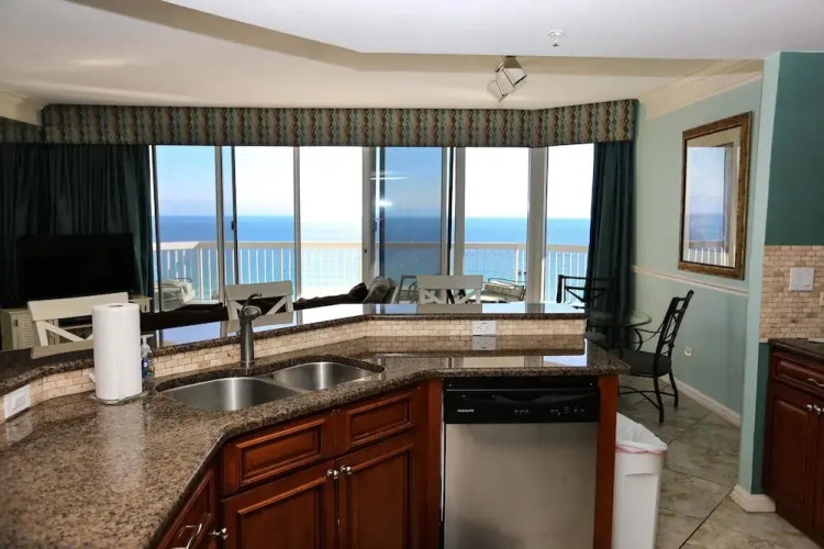 3 Bedrooms Apartment beachfront