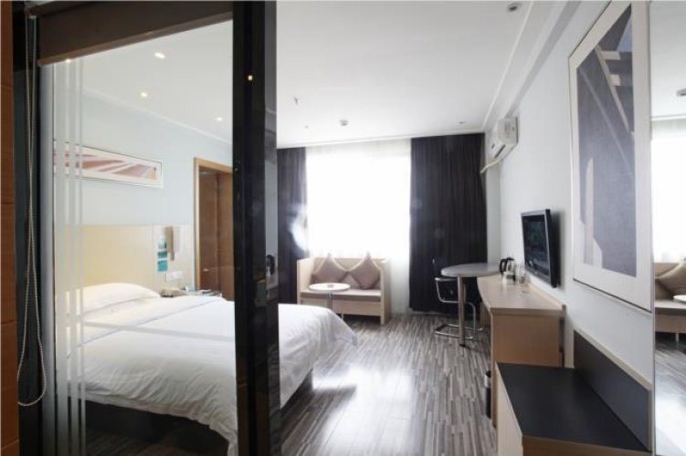 Standard Double room with city view