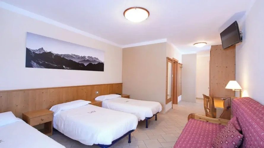 Standard Family room with mountain view