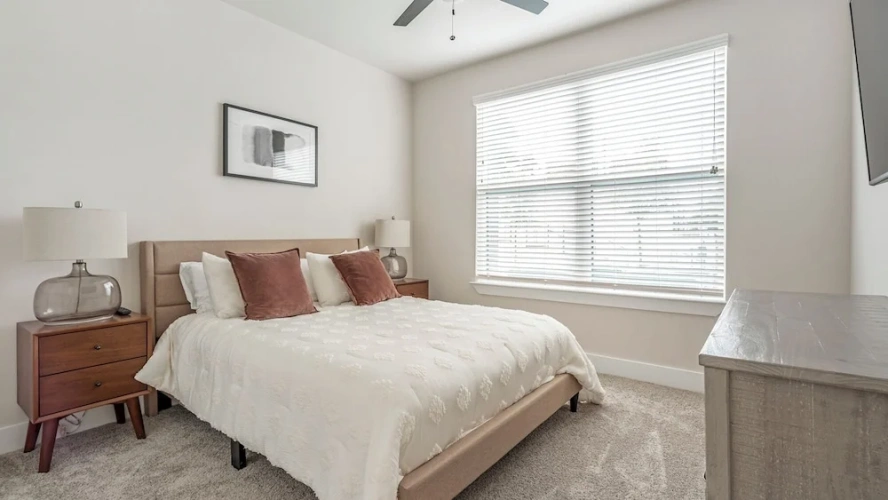 2 Bedrooms Apartment
