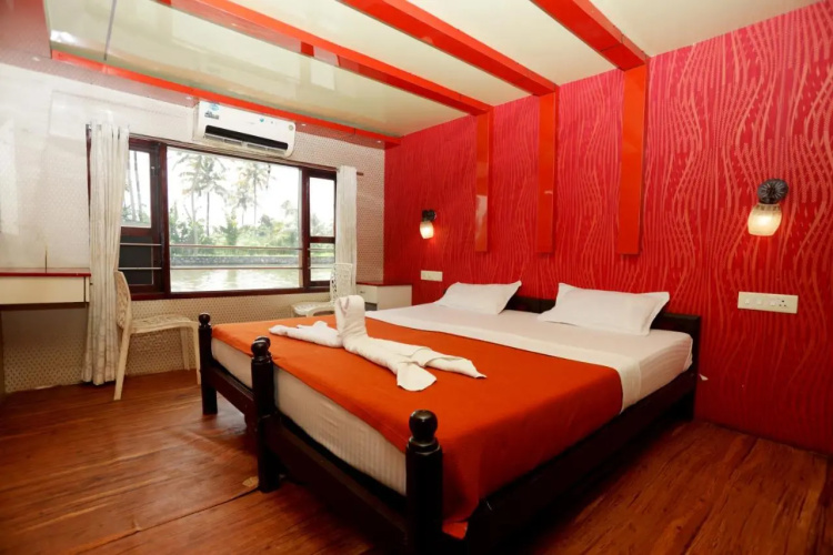 JCT Houseboats