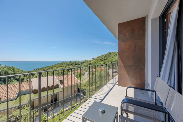 Premium Double room with lake view