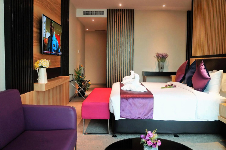 Greens Hotel & Suites