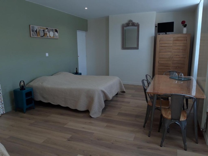 Standard Triple room with garden view