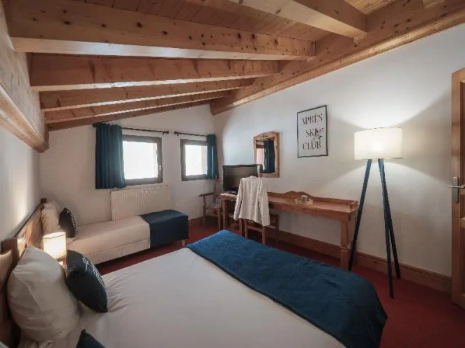 Standard Triple room with balcony
