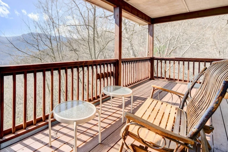 4 Bedrooms Cottage with balcony