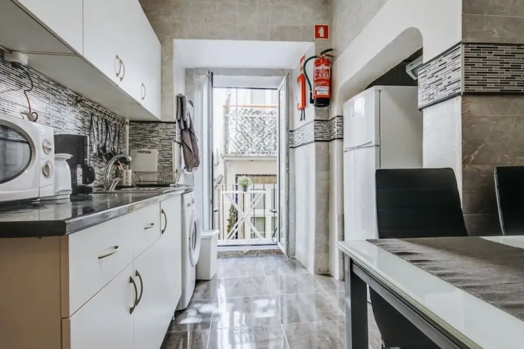 3 Bedrooms Apartment